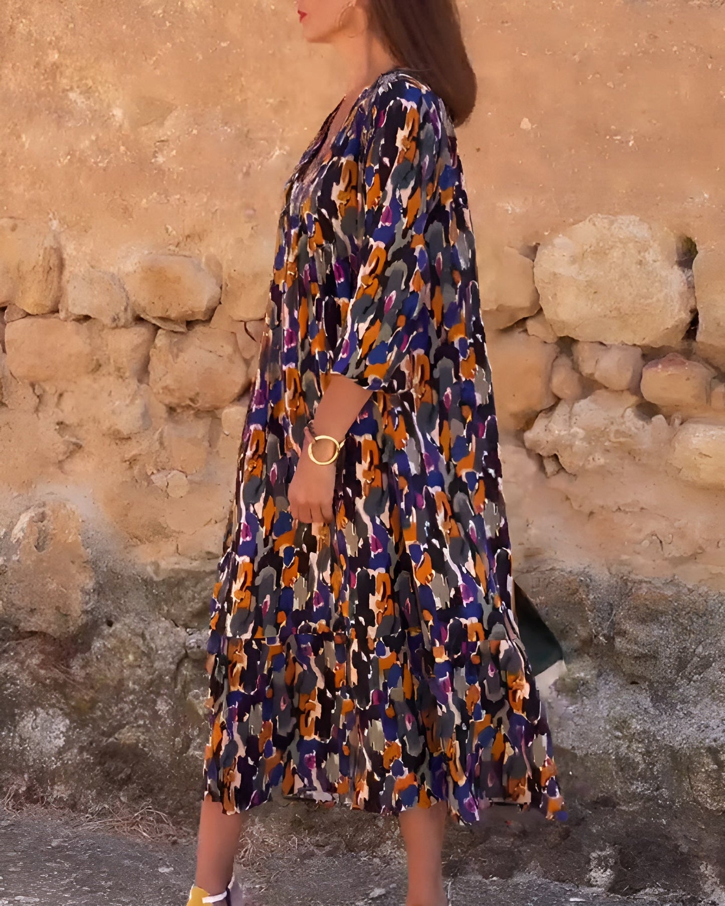 Angeli | Vintage-Inspired V-Neck Dress