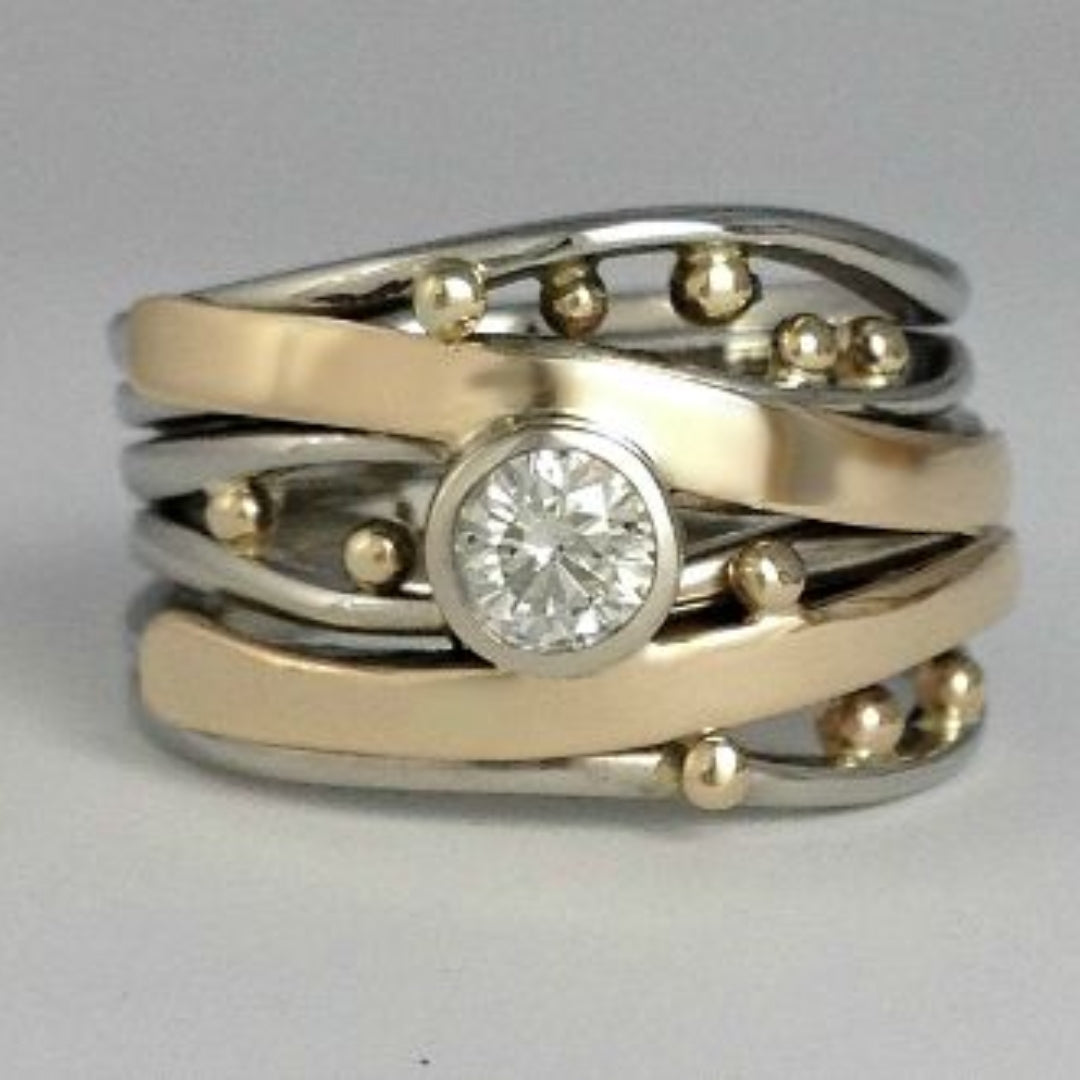 Retro Gold Ring Featuring Inlaid Zirconia