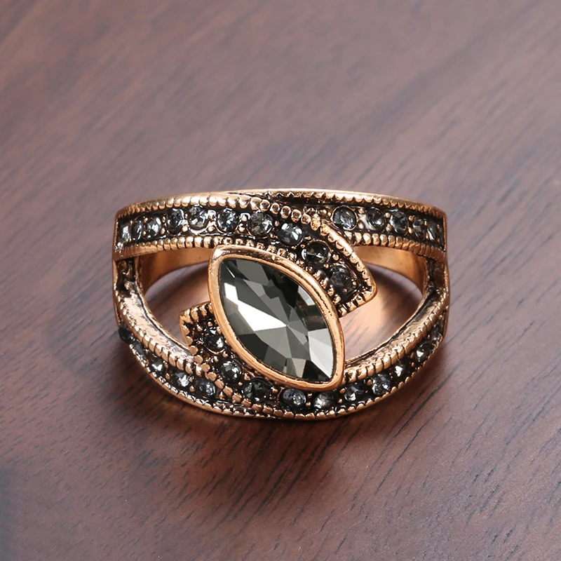 Chic Black Crystal Ring