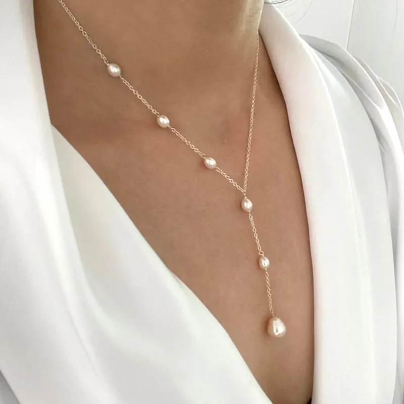 Classic Pearl Necklace with Vintage Pendant