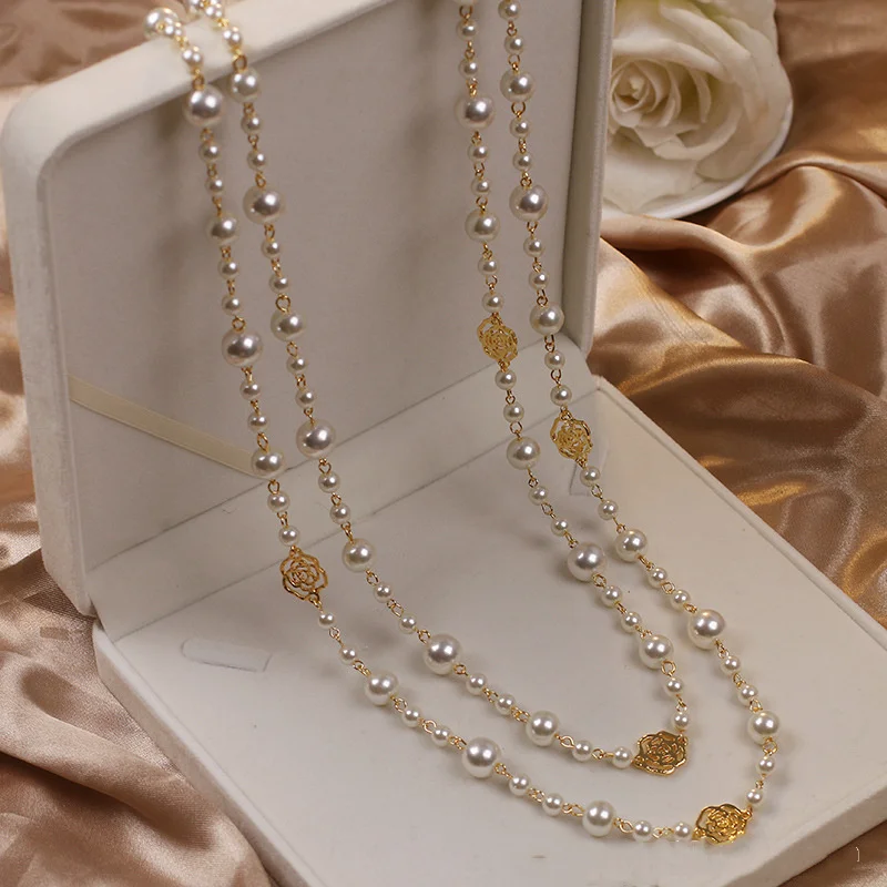 Chic Gold Pearl Pendant Necklace
