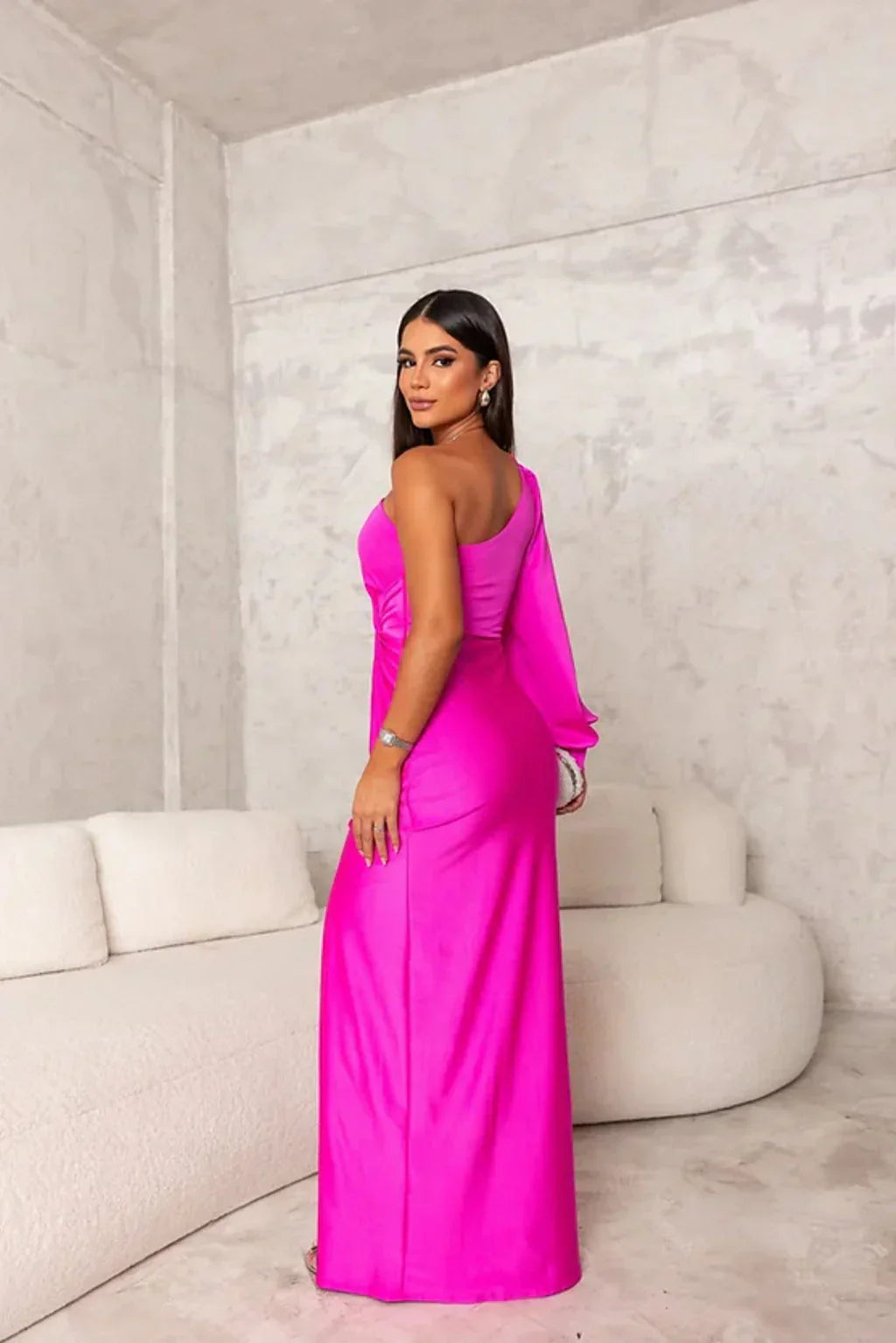 Ylona - Chic One-Shoulder Design