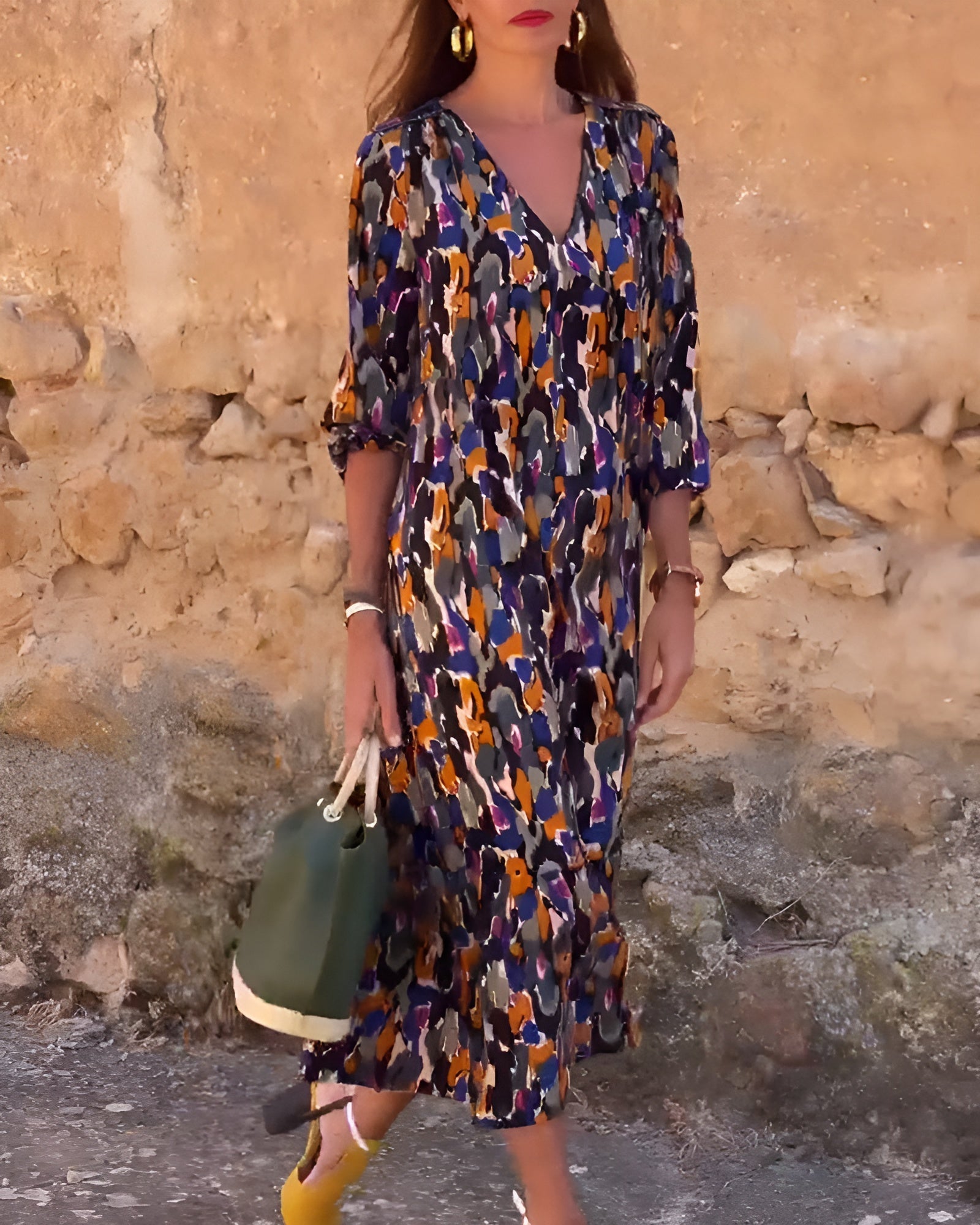 Angeli | Vintage-Inspired V-Neck Dress
