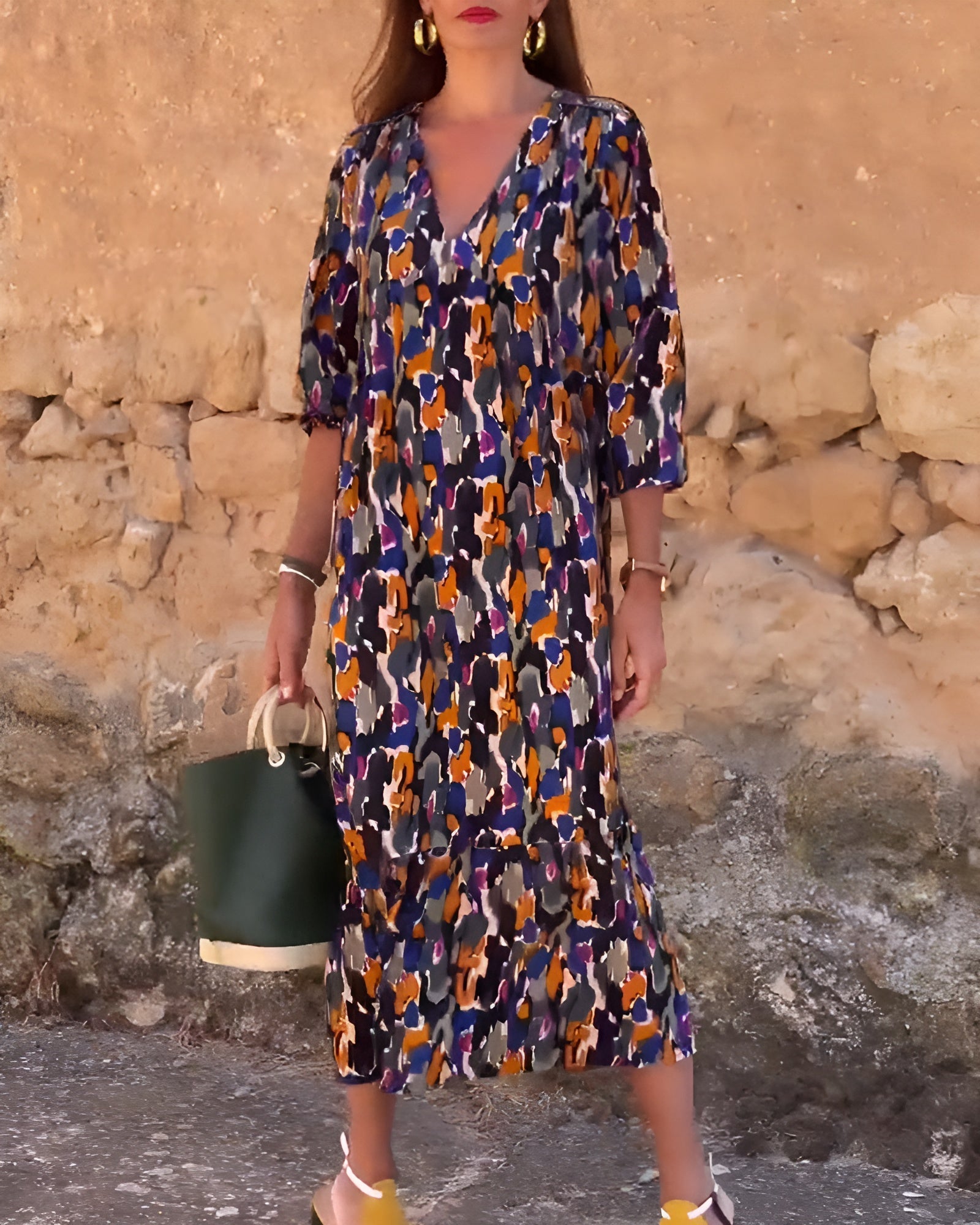 Angeli | Vintage-Inspired V-Neck Dress