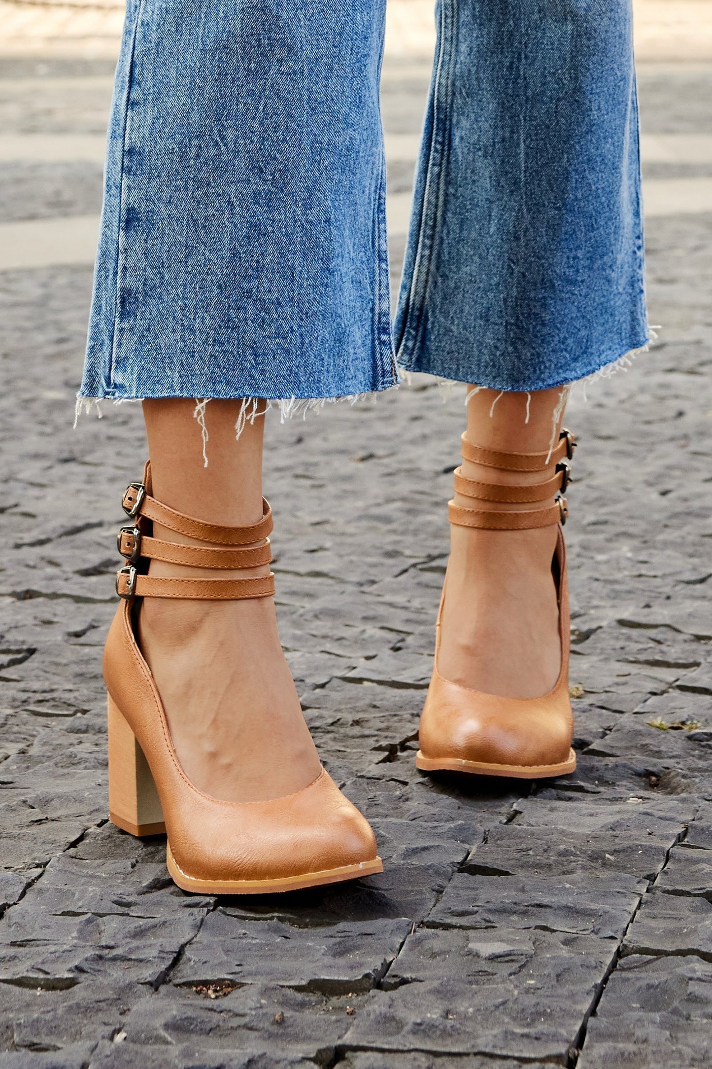 Casilda | Sleek Ankle Strap Sandals with Chunky Heel