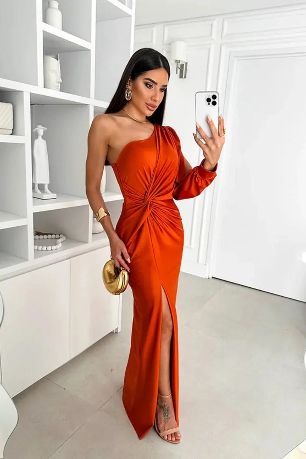 Ylona - Chic One-Shoulder Design