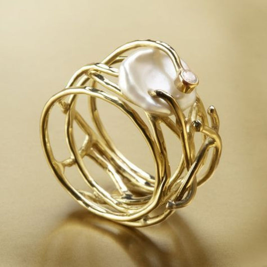 Classic Gold Ring Adorned with Delicate Pearl