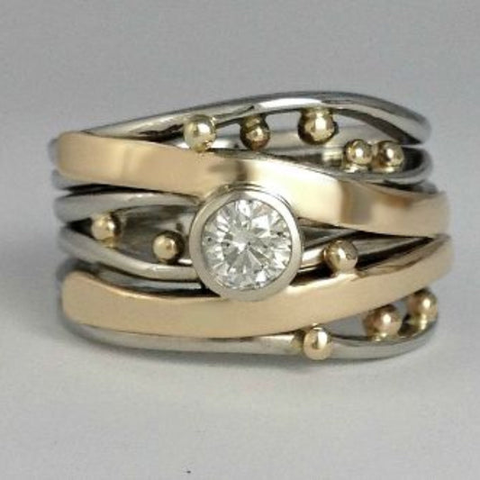 Retro Gold Ring Featuring Inlaid Zirconia