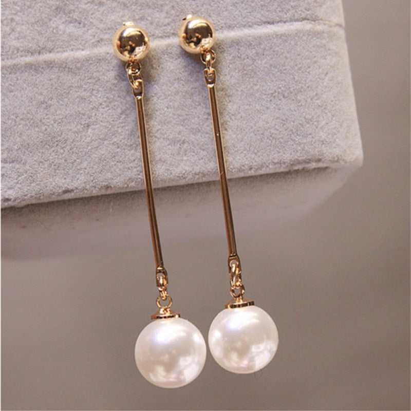 Elegant Dangling Earrings Featuring Exquisite Handcrafted Pearls
