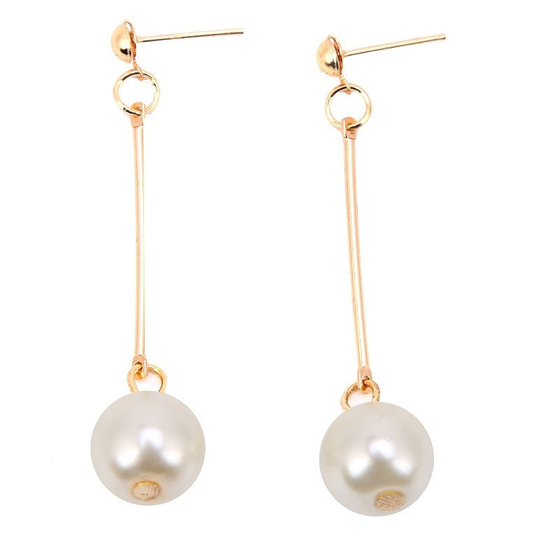 Elegant Dangling Earrings Featuring Exquisite Handcrafted Pearls