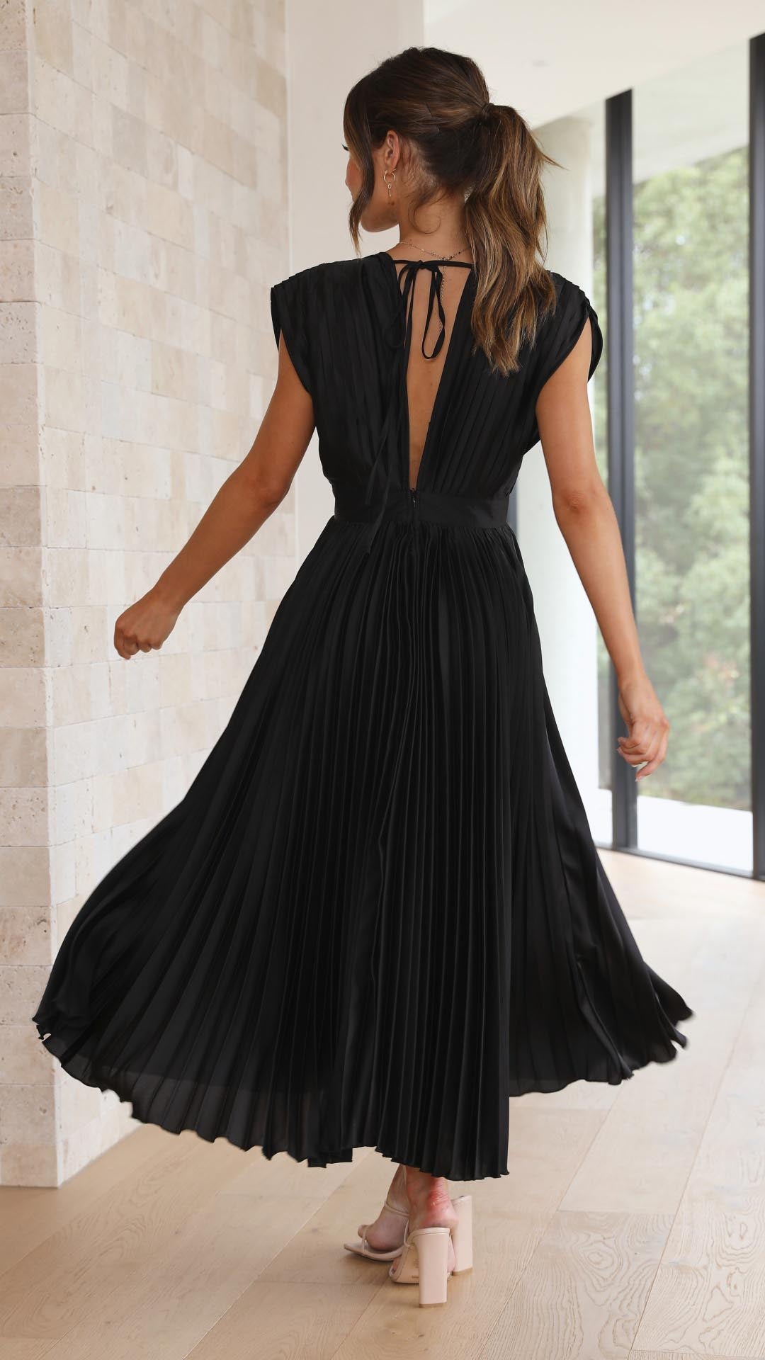 Lexi - Elegant Pleated Luxe Dress