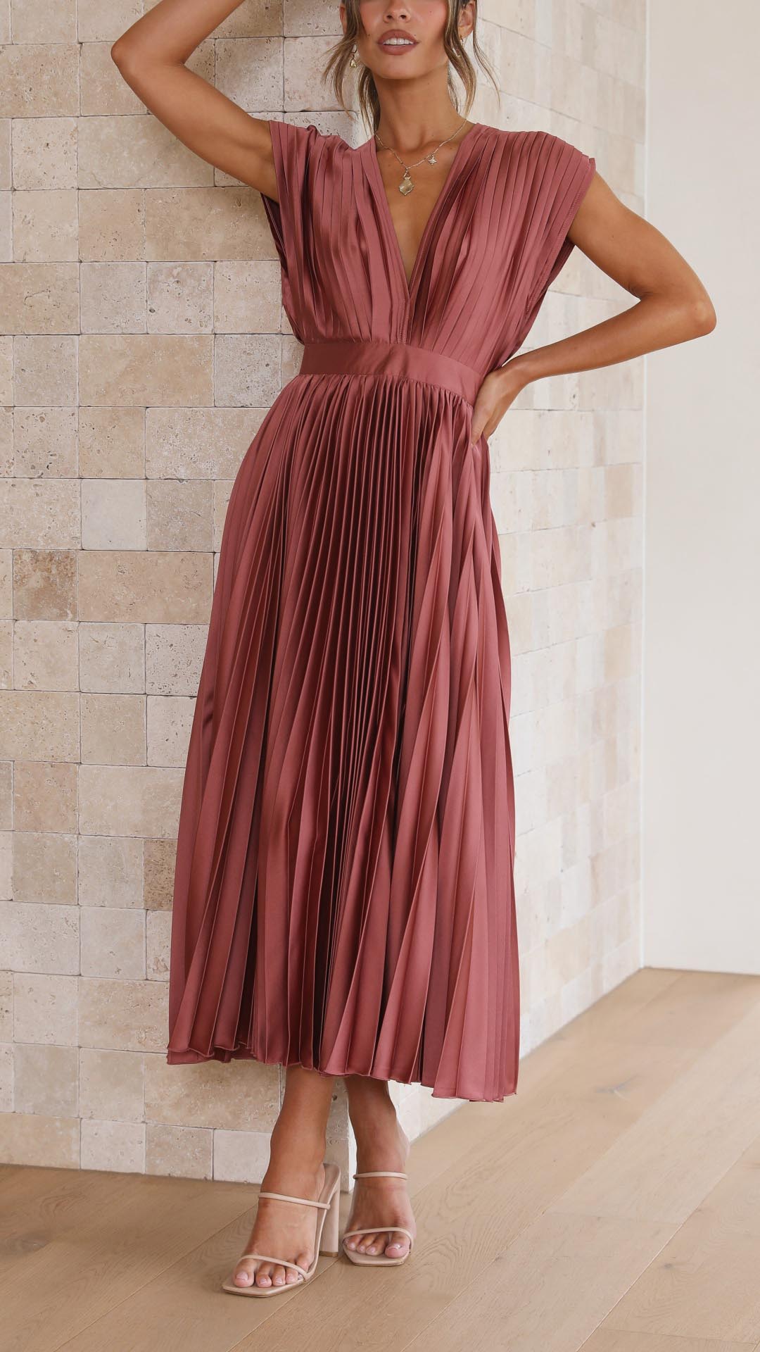 Lexi - Elegant Pleated Luxe Dress