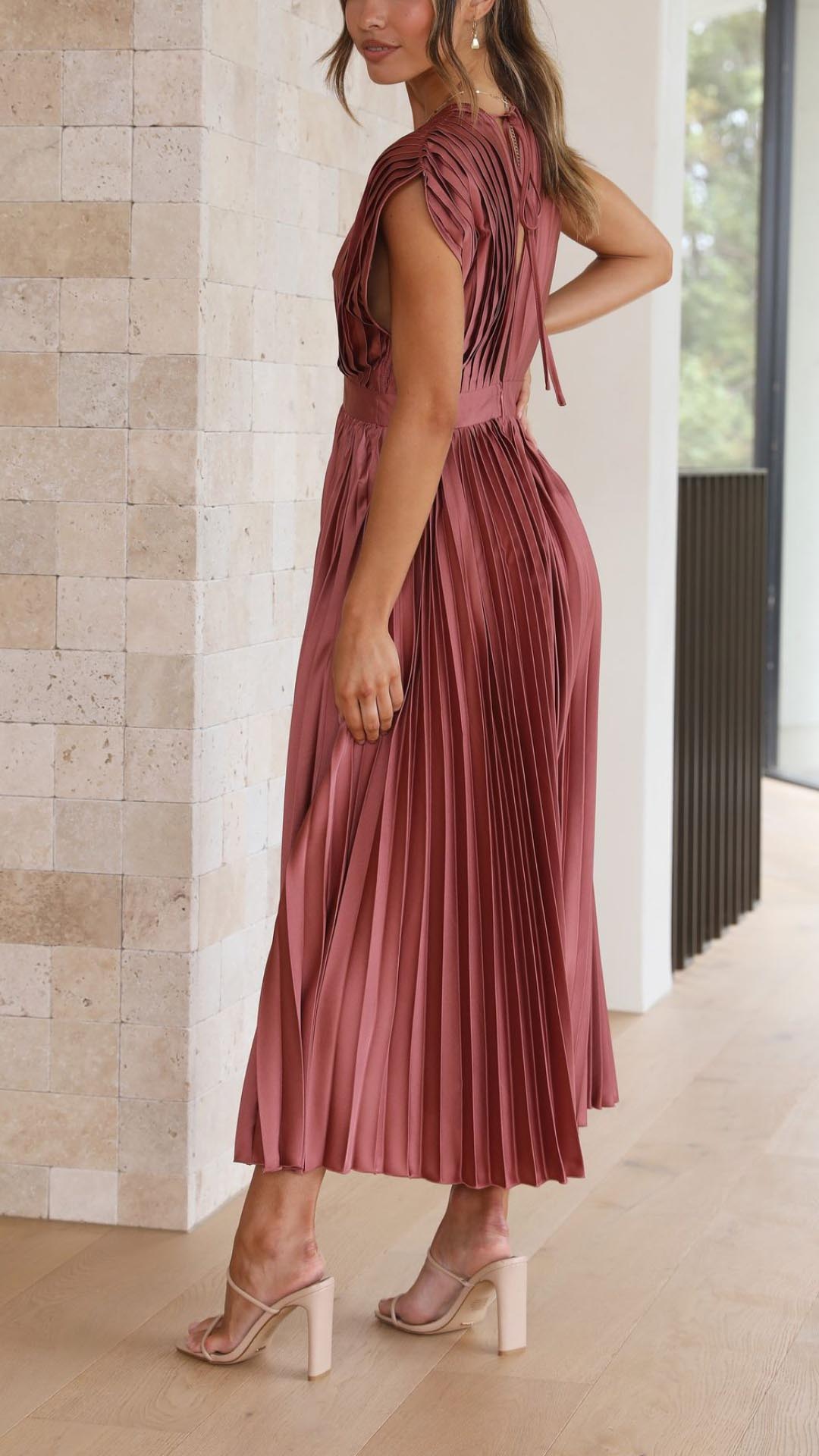 Lexi - Elegant Pleated Luxe Dress