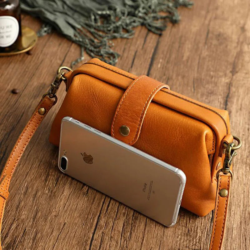 Ivy - Compact Leather Crossbody Bag