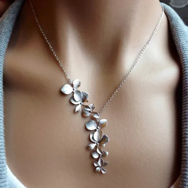 Antique Silver Floral Pendant Necklace
