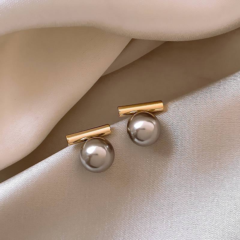 Luxurious Gold Earrings with Dark Pearl Accents