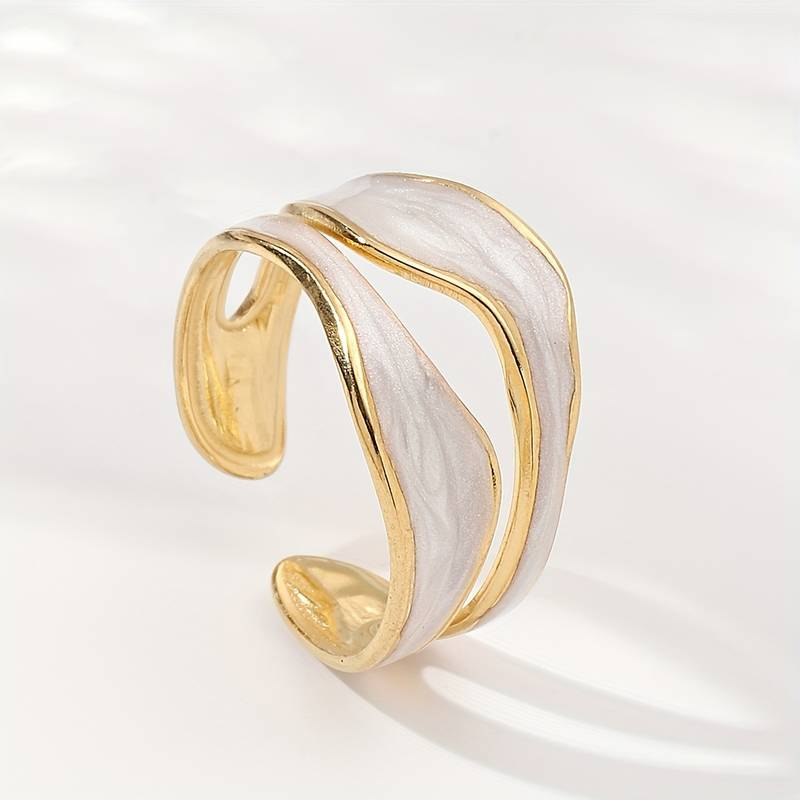 Classic White Gold Vintage Ring