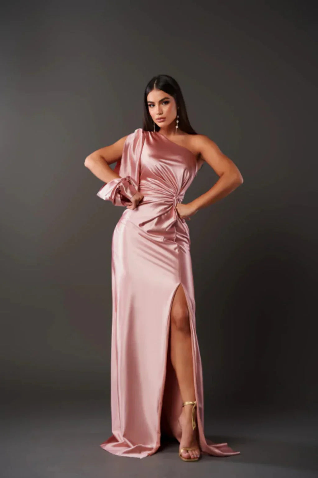 Ylona - Chic One-Shoulder Design