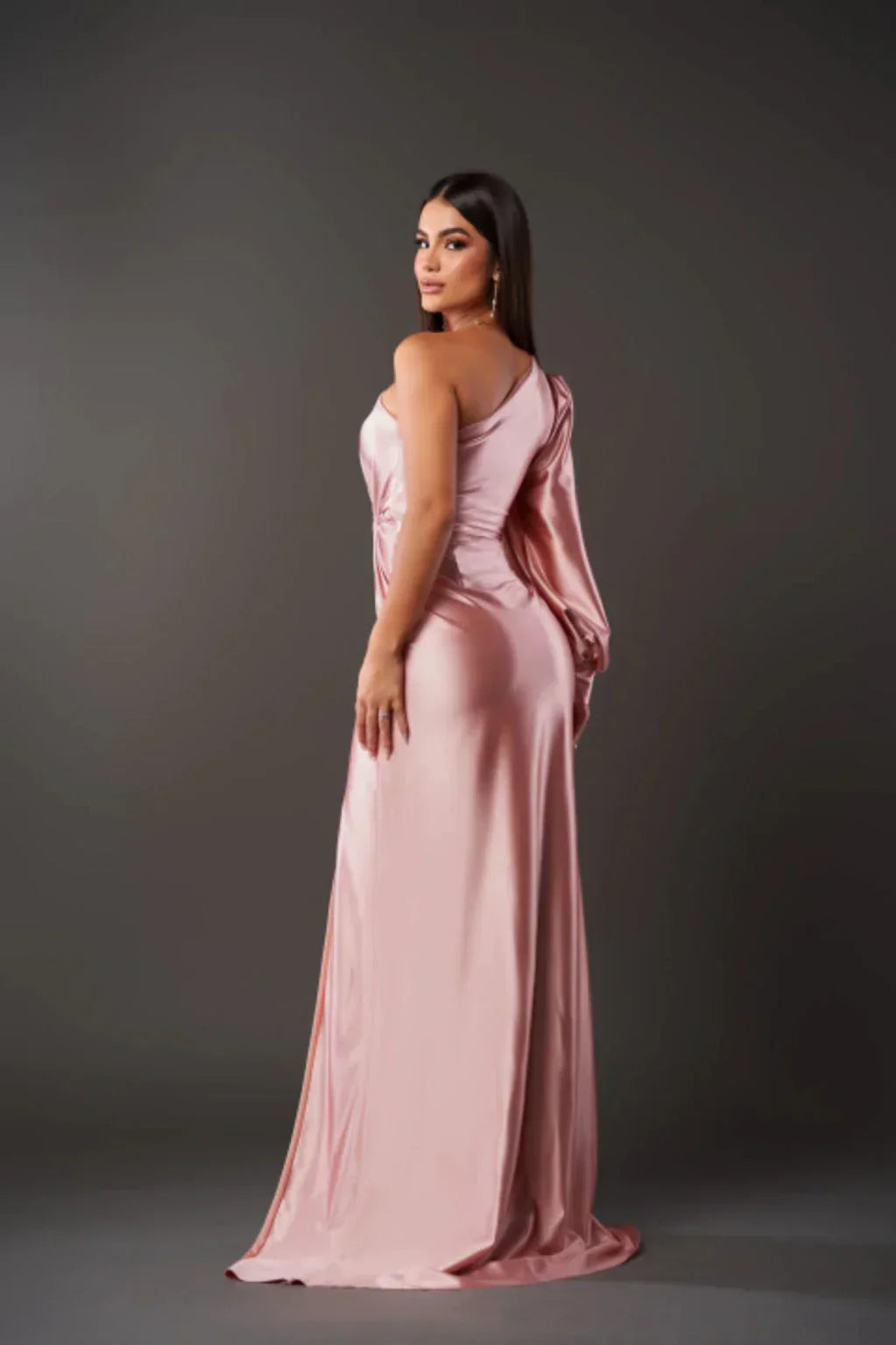 Ylona - Chic One-Shoulder Design