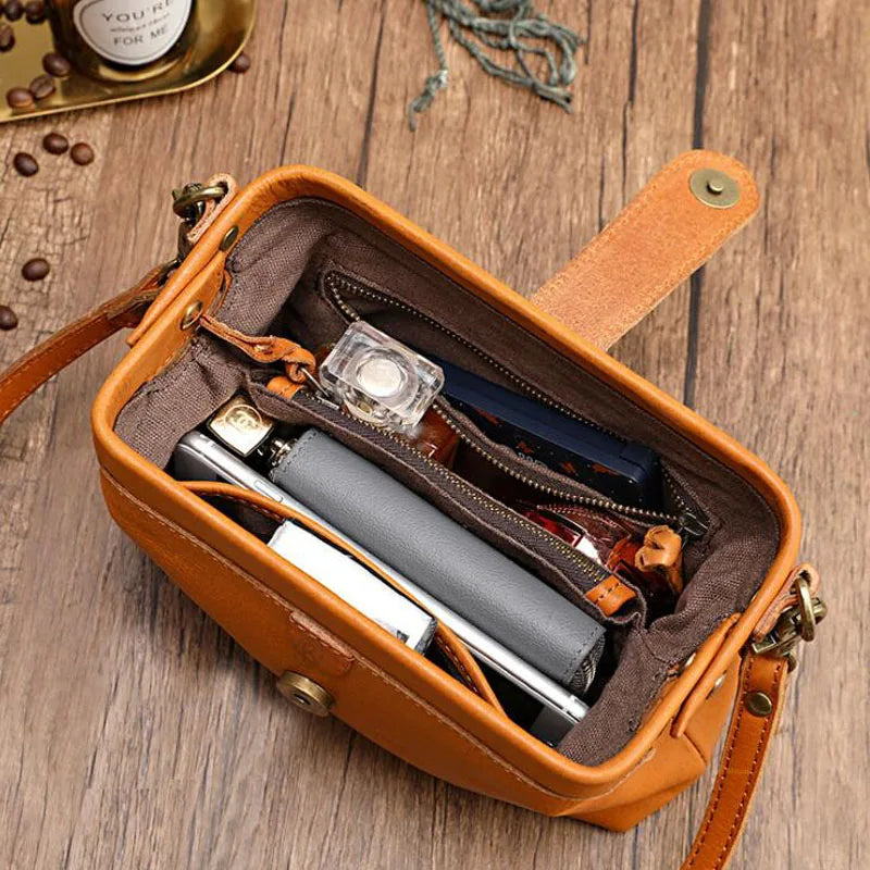 Ivy - Compact Leather Crossbody Bag